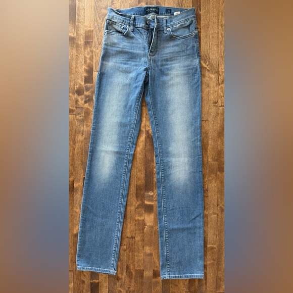 Lucky Brand Women’s Gently Used Straight Blue Jeans - Picture 1 of 6